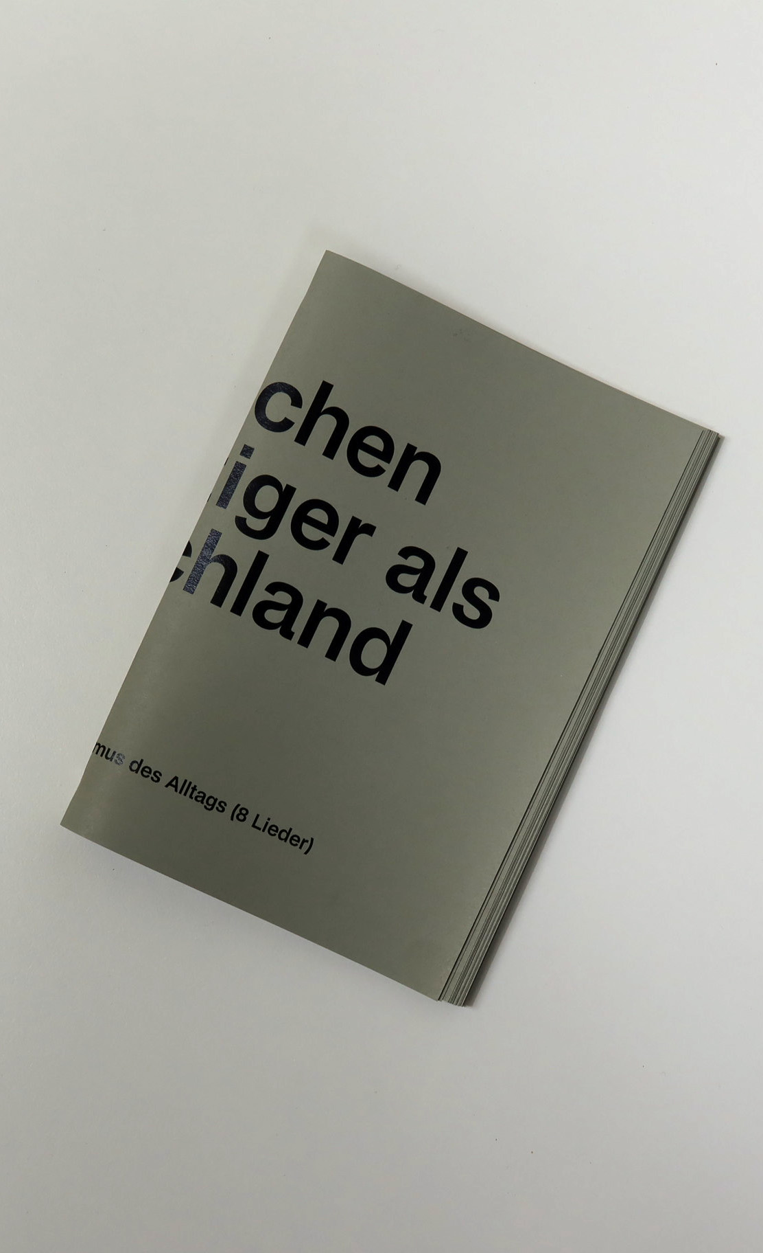 Publication: Knutschen ist wichtiger als Deutschland