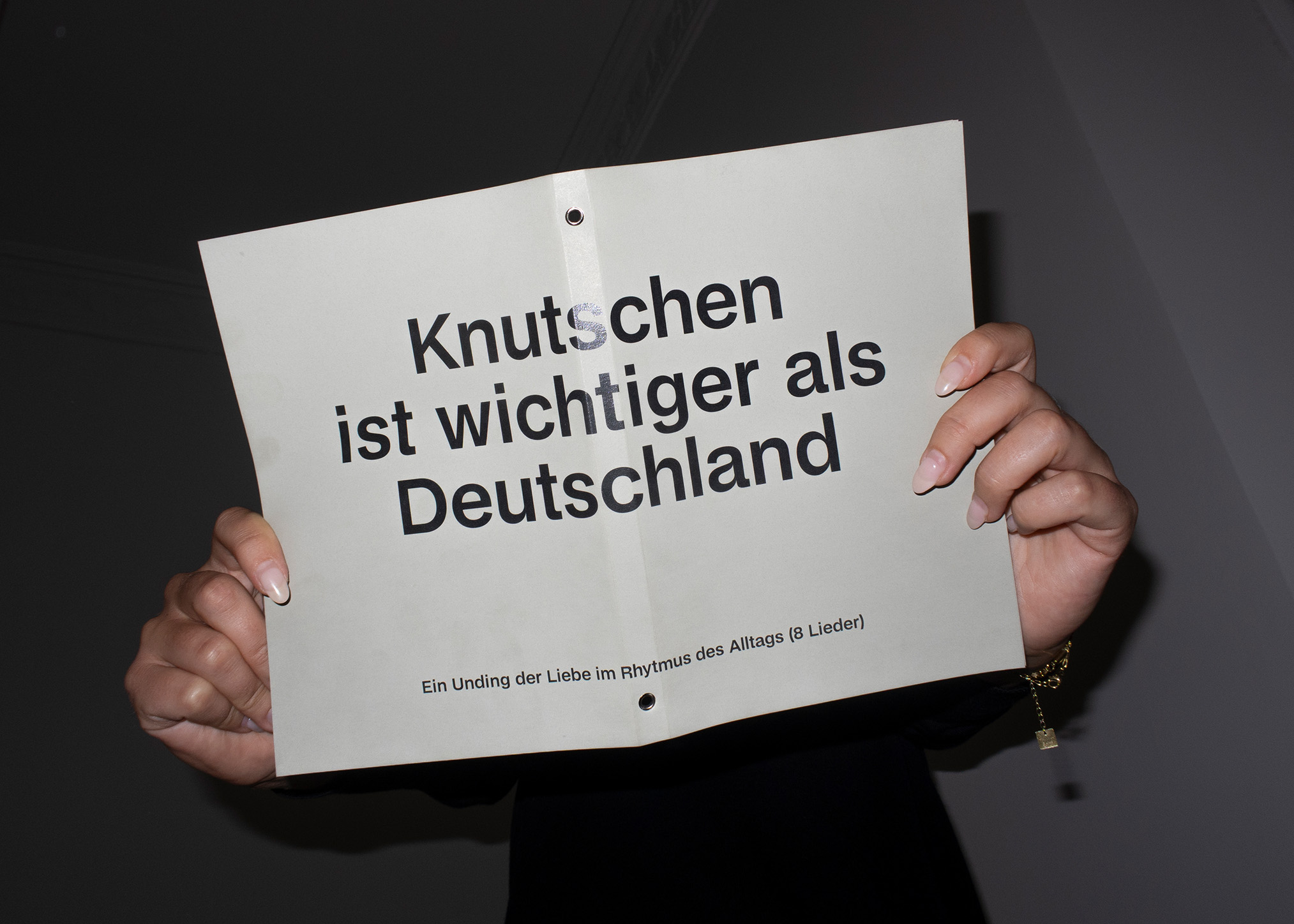 Publication: Knutschen ist wichtiger als Deutschland